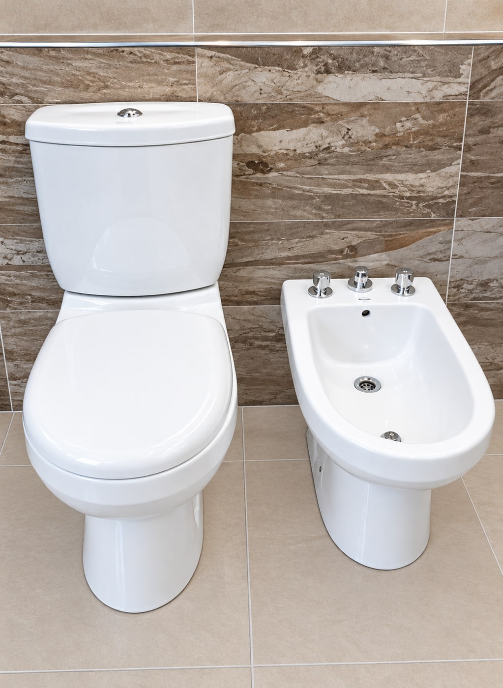 COMBO FLOWATER PRUSIA · Inodoro largo con depósito y asiento suave + Bidet 3 agujeros foto 9